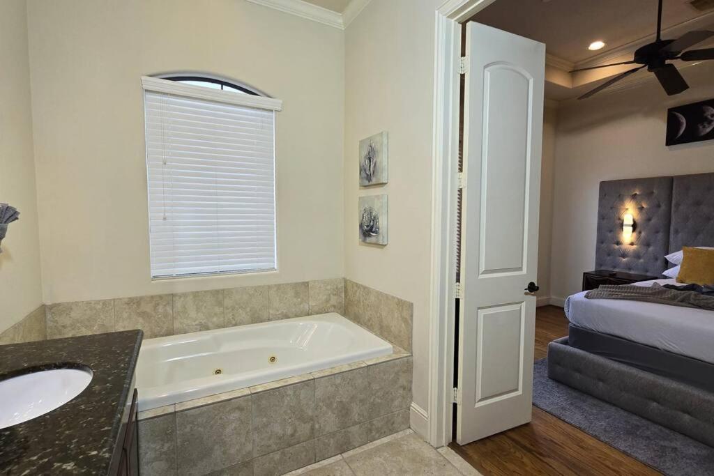 Modern Galleria Gem Private Jacuzzi 3 Br Houston Exterior foto